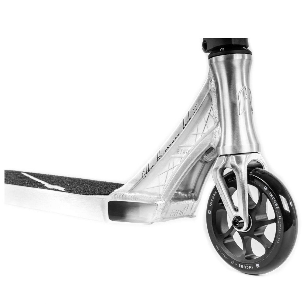 Трюковой самокат Ethic Erawan V2 Pro Scooter M Brushed